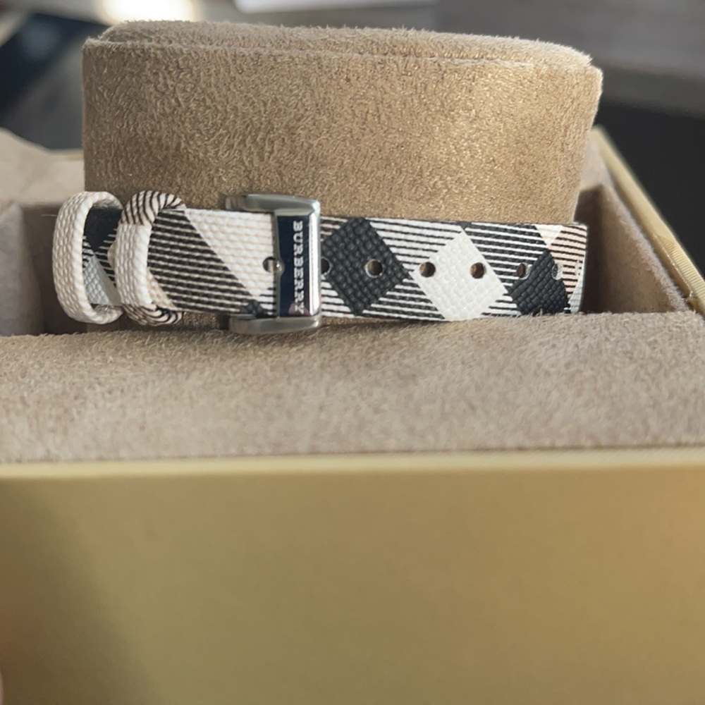 Burberry women’s watch - Picture 2 of 2